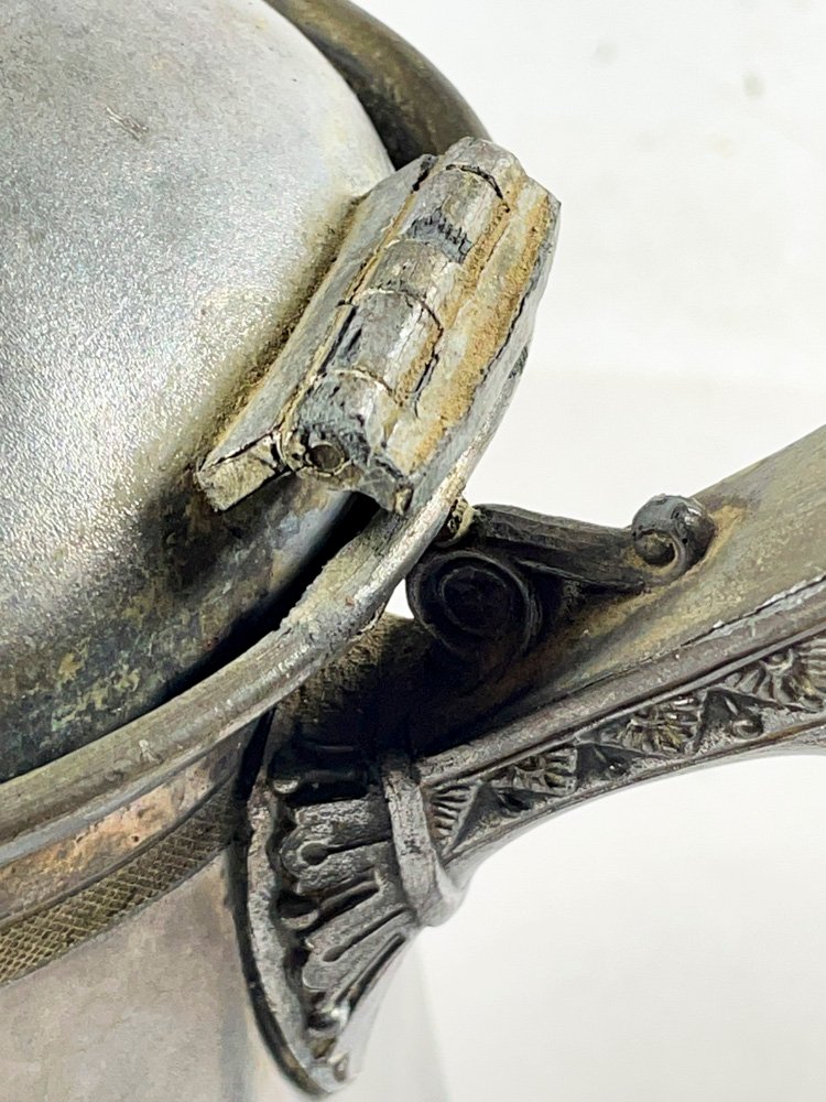 Piezas de metal en chocolate, teteras y tazas antiguas - imagen 6