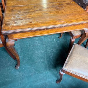 Juego de Comedor: Mesa Extensible de Raíz con 6 Sillas Tapizadas en Cuero - imagen 6