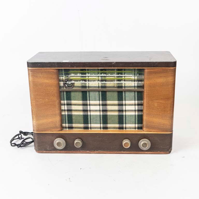 Radio Antigua de Madera con Diseño Cuadros