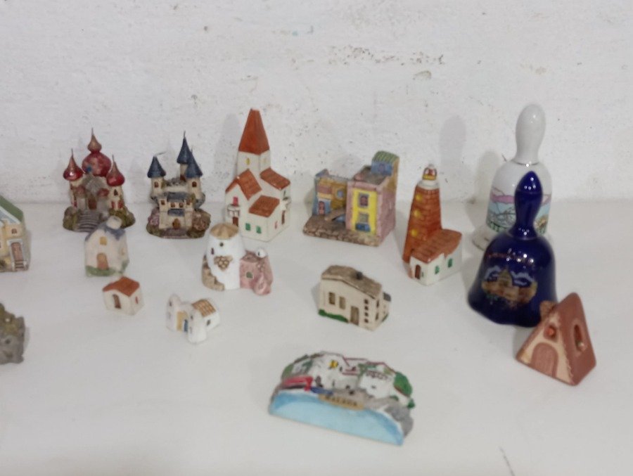 Piezas decorativas en cerámica, miniaturas y construcciones - imagen 3