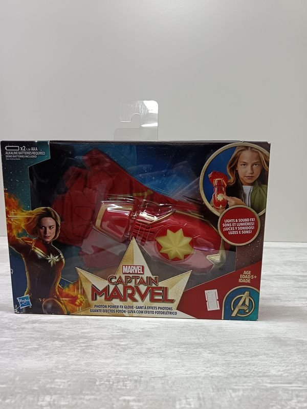 Lote siguiente: Puño de Fuerza de Capitán Marvel