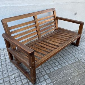 Sofá de Madera para Dos Cuerpos con Detalles de Uso - imagen 2