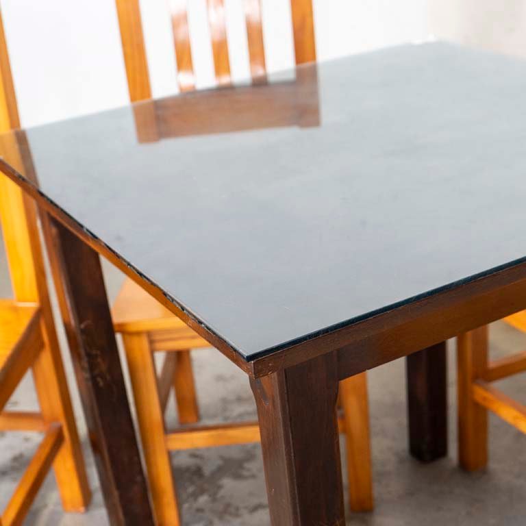 Mesa de madera y sillas para comedor - imagen 3