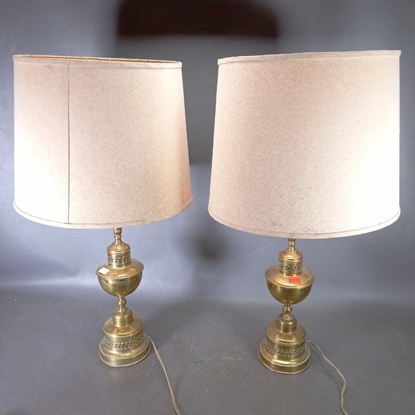 Par de Lámparas de Bronce Calado con Pantallas Incluidas - imagen 1