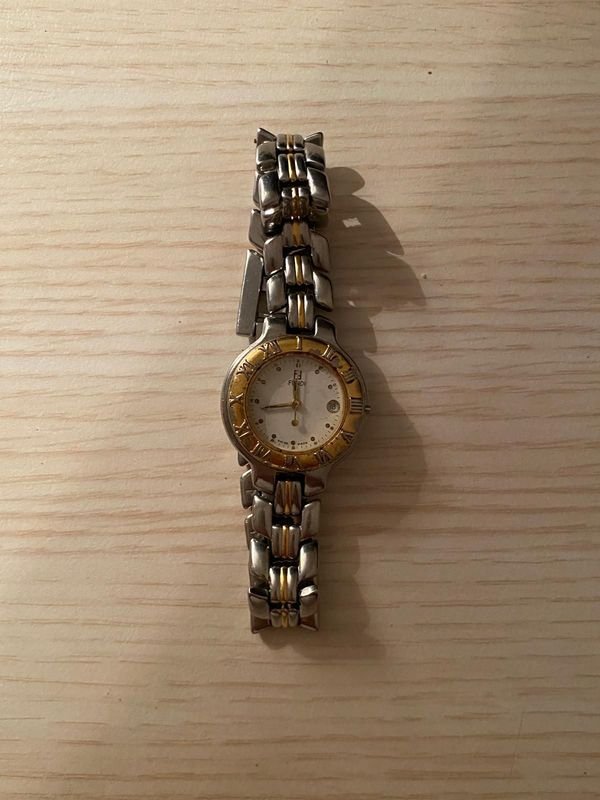 Reloj Fendi original con accesorios - imagen 2