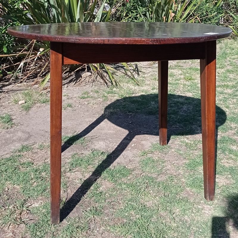 Mesa circular en madera de excelente calidad - imagen 4