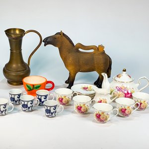 Lote anterior: Lote de Artículos de Cocina: Pocillos, Tazas, Jarras y Juego de Té con Decoración Floral