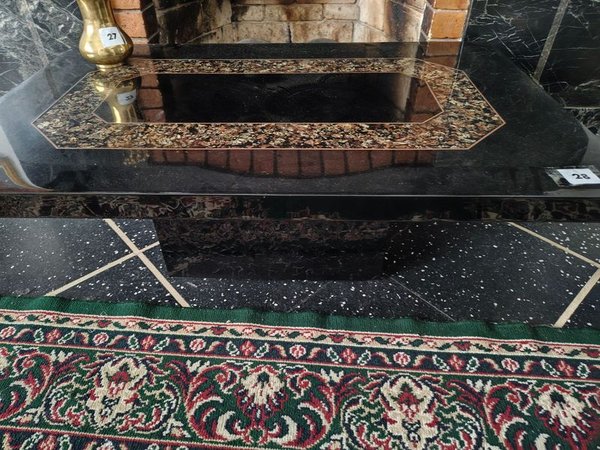 Mesa Ratona Moderna Madera Laqueada Negra con Detalles Dorados - imagen 1