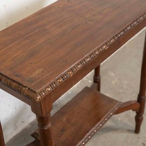 Mesita Inglesa de Sala con Estante y Detalles Tallados - imagen 2