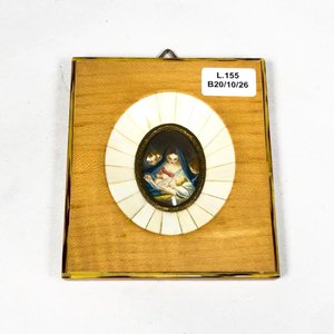 Lote siguiente: Miniatura Pintada a Mano "Virgen con Niño" con Marco Ovalado