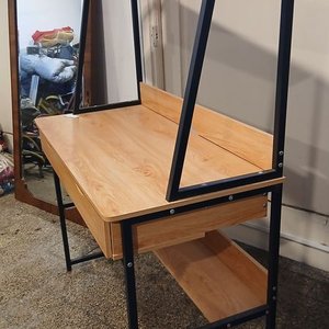 Escritorio Metálico con Estantes de Madera y Cajones - imagen 3
