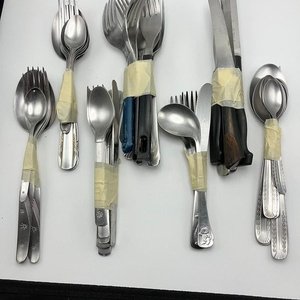 Lote de Cubiertos Metálicos con Mangos de Plástico y Madera - imagen 3