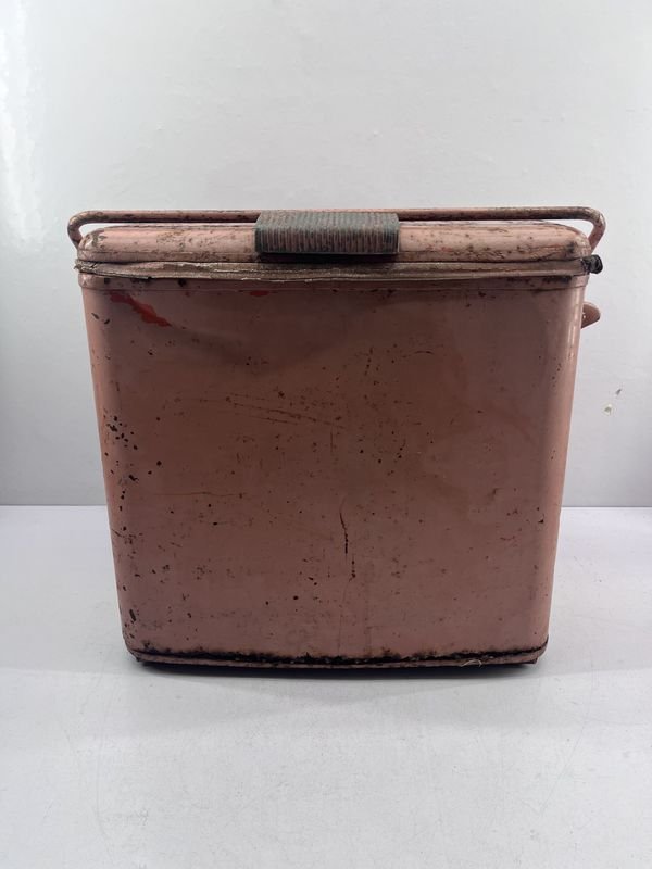 Antigua Heladera Portátil Rosa con Destapador