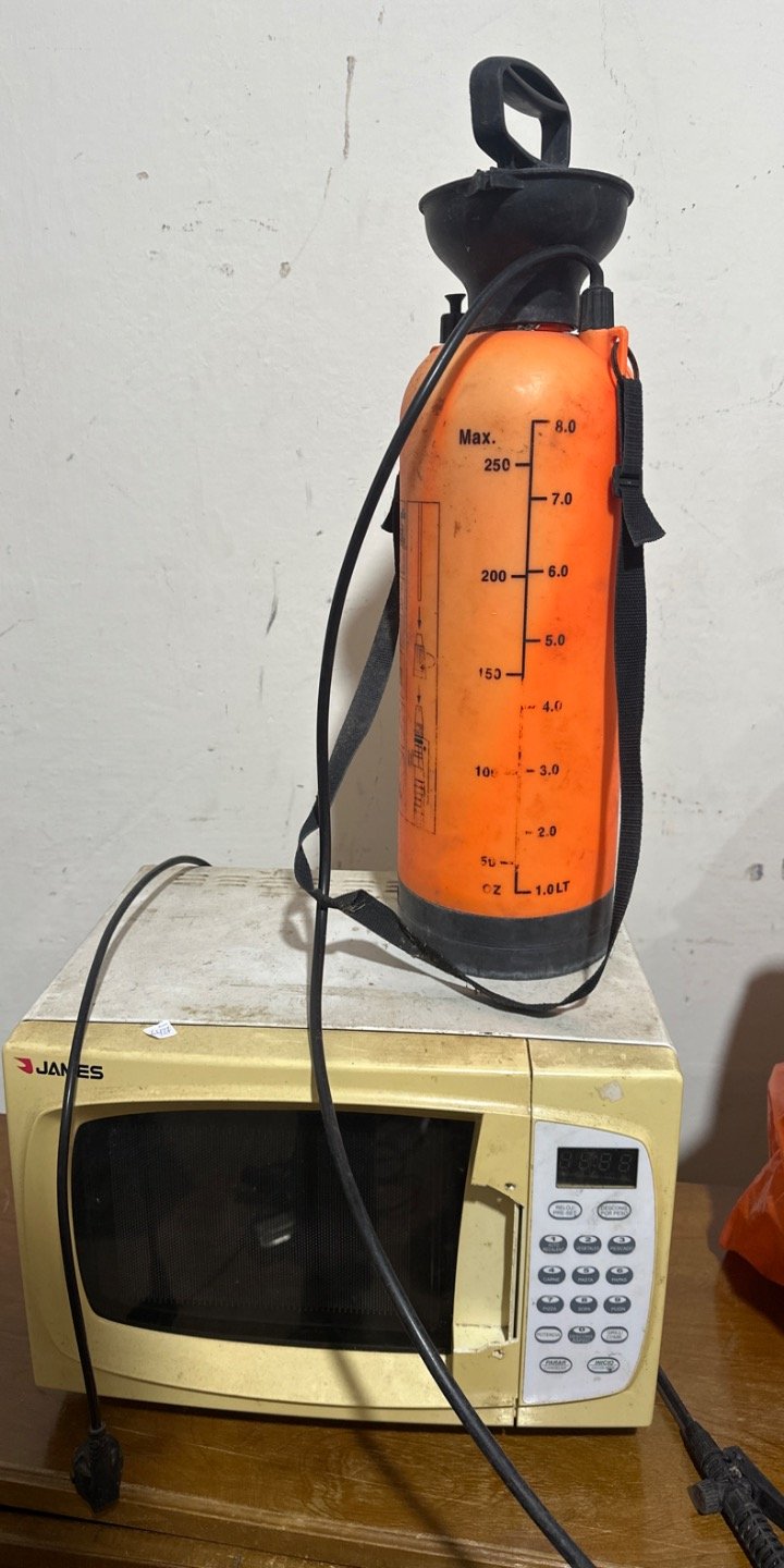 Microondas James y Fumigador Naranja