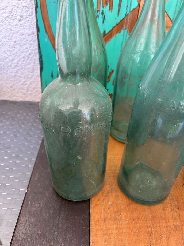 Botellas de vidrio antiguo en buen estado - imagen 3