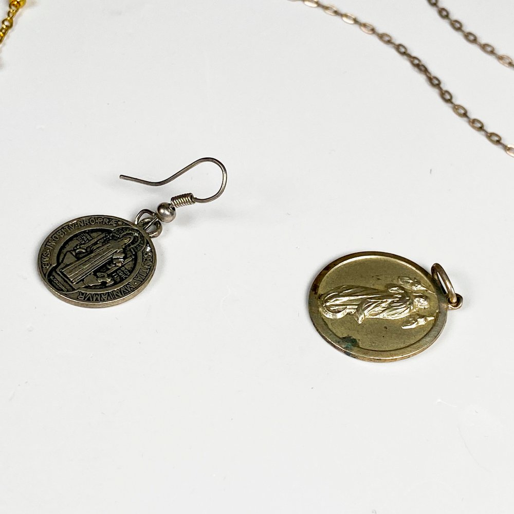 Collar con medallitas y pulsera - imagen 3