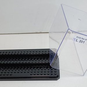 Caja Exhibidora Acrílico Transparente con Base Negra para Modelos - imagen 3