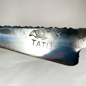 Cuchillo Artesanal con Hoja "Tatú" y Cabo de Resina y Hueso - imagen 3