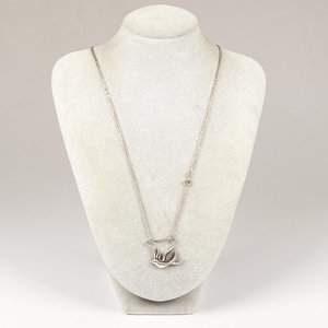 Lote anterior: Cadena de Plata con Colgante de Ave Estilizado