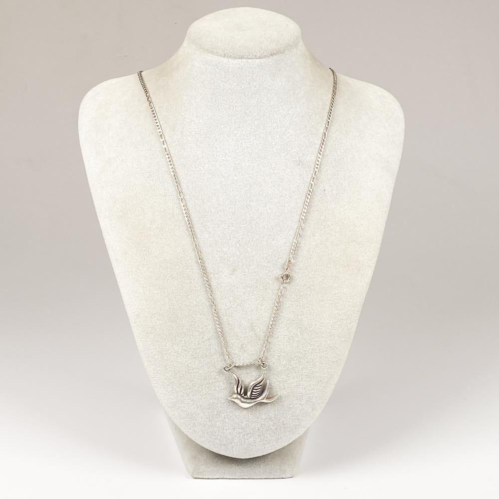 Cadena de Plata con Colgante de Ave Estilizado