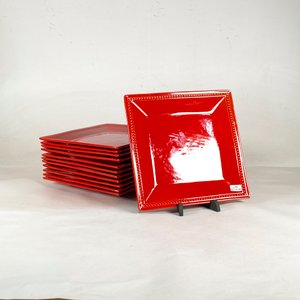 Lote siguiente: Doce Platos Cuadrangulares de Cerámica Roja