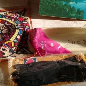 Lote Variado: Murales, Tapiz, Accesorios de Baño y Apliques de Madera - imagen 2
