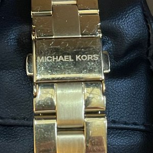 Reloj Michael Kors Dorado Mujer Esfera Champagne Números Romanos MK3560 - imagen 4