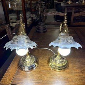 Par de Lámparas de Mesa Antiguas de Bronce con Tulipanes de Vidrio - imagen 4