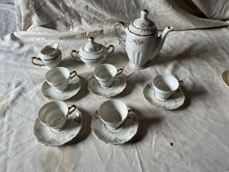 Lote anterior: Juego de café Bavaria de 5 tazas en excelente condición