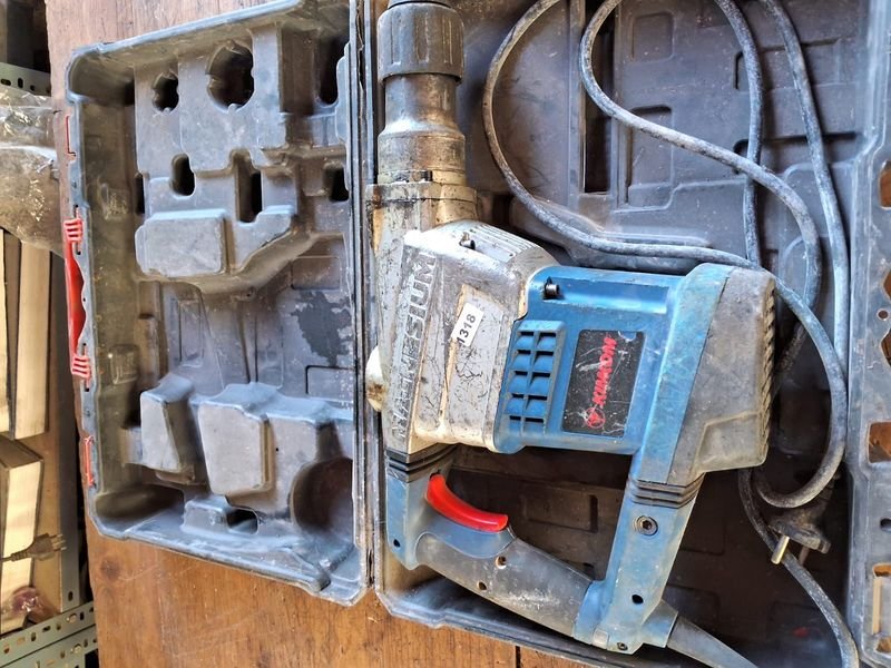 Lote anterior: Martillo demoledor eléctrico en su caja