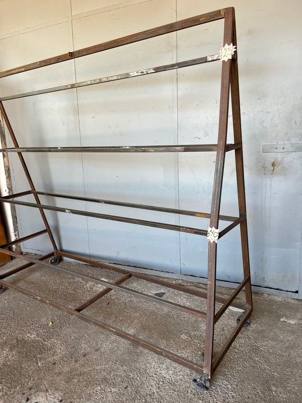 Rack de metal para rollos de telas y manteles - imagen 2