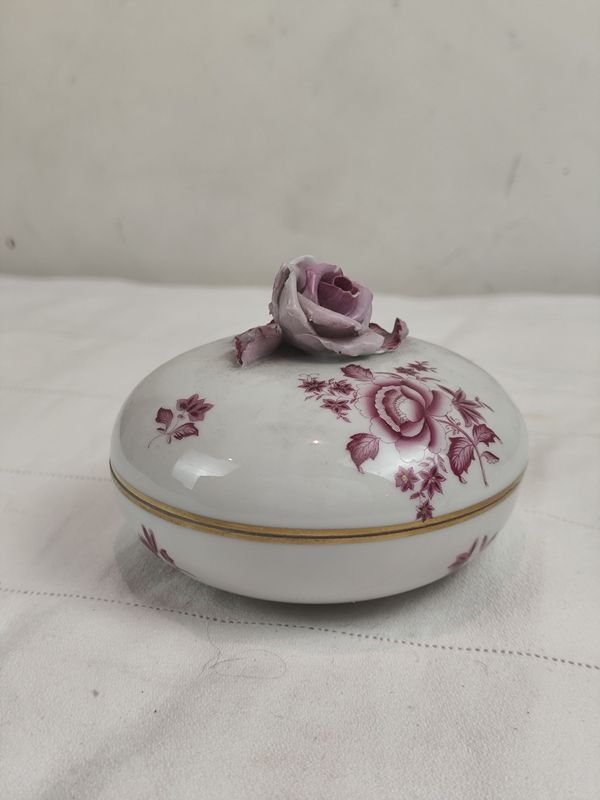 Lindo despojador de porcelana Herend con diseño floral - imagen 2