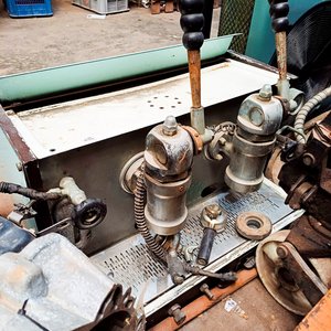Lote siguiente: Maquina comercial de café de 2 brazos antigua