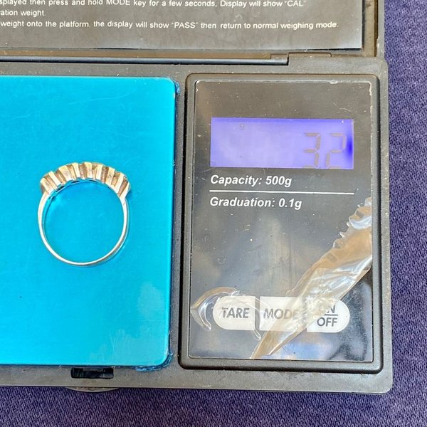 Anillo de plata con piedras transparentes - imagen 6