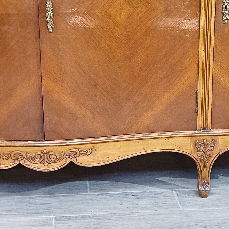 Muebles de estilo Luis XV, con detalles de madera tallada y patrones de parqué - imagen 7