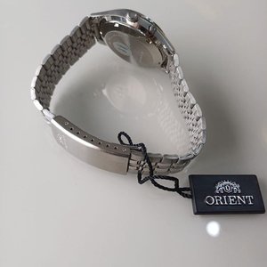 Reloj Orient Automático Acero Inoxidable Esfera Plateada con Detalles Verdes - imagen 7
