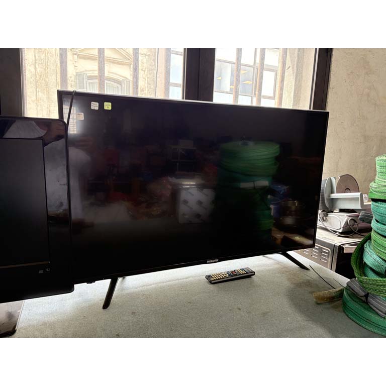 TV Panavox 43" en venta, pantalla dañada
