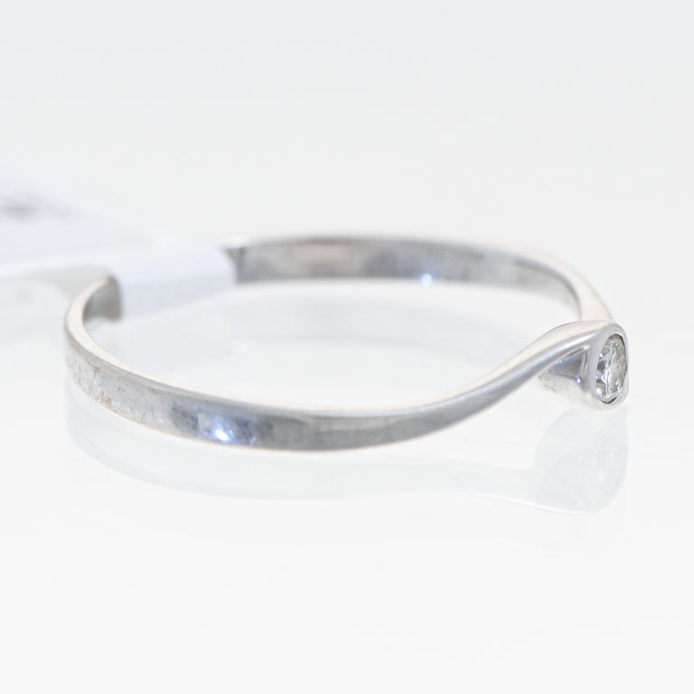 Anillo de oro con brillante solitario - imagen 2