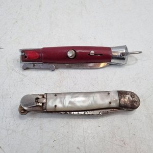 Conjunto de Dos Navajas Clásicas y Automáticas con Grabado 'Stainless Rostfrei' - imagen 2