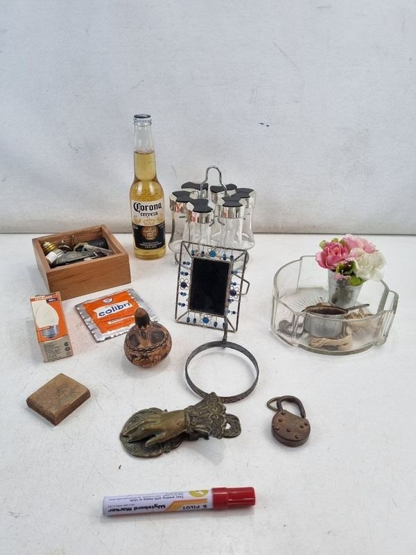 Lote Variado de Objetos de Decoración y Uso: Aldaba, Candado, Especieros y Más - imagen 1