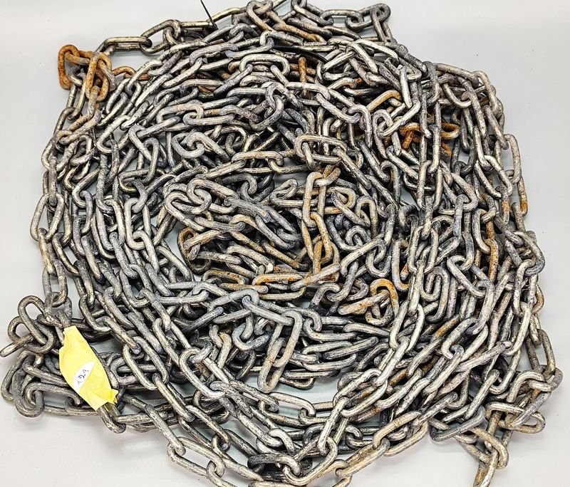 Cadena de 13 metros, eslabones de 4mm de espesor