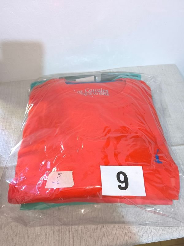5 Camisetas XL en diferentes colores y materiales - imagen 2