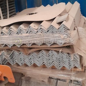 Lote siguiente: Lote de Perfiles Metálicos y Maquinaria Industrial