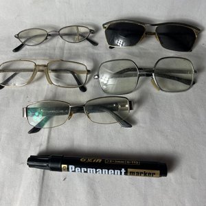 Lote de 5 Pares de Anteojos de Diferentes Diseños - imagen 8