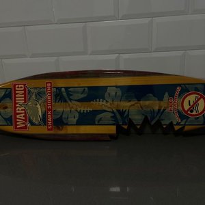 Adorno Tabla "Warning Shark" Estilo Hawaiano - imagen 1