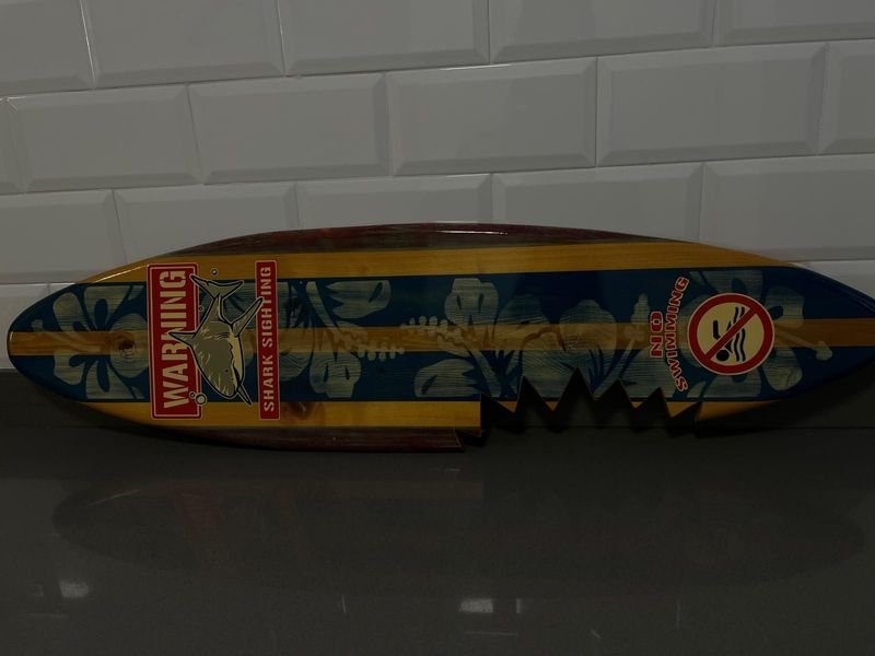 Adorno Tabla "Warning Shark" Estilo Hawaiano