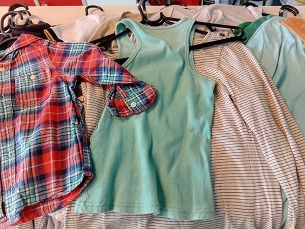 Ropa de mujer variada y estilos - imagen 2