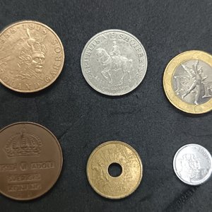 Lote siguiente: Lote de 6 monedas de Europa: Francia, Suecia, Albania y España