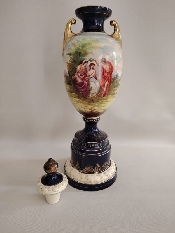 Lote anterior: Jarrón de porcelana pintado a mano checoslovaco