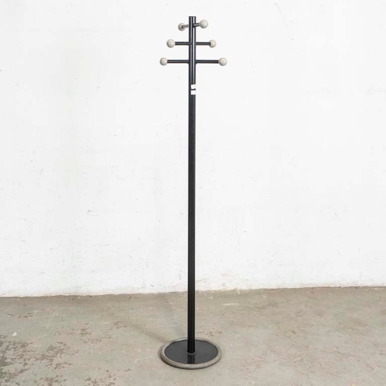 Perchero de Pie Metálico Negro con Base Redonda